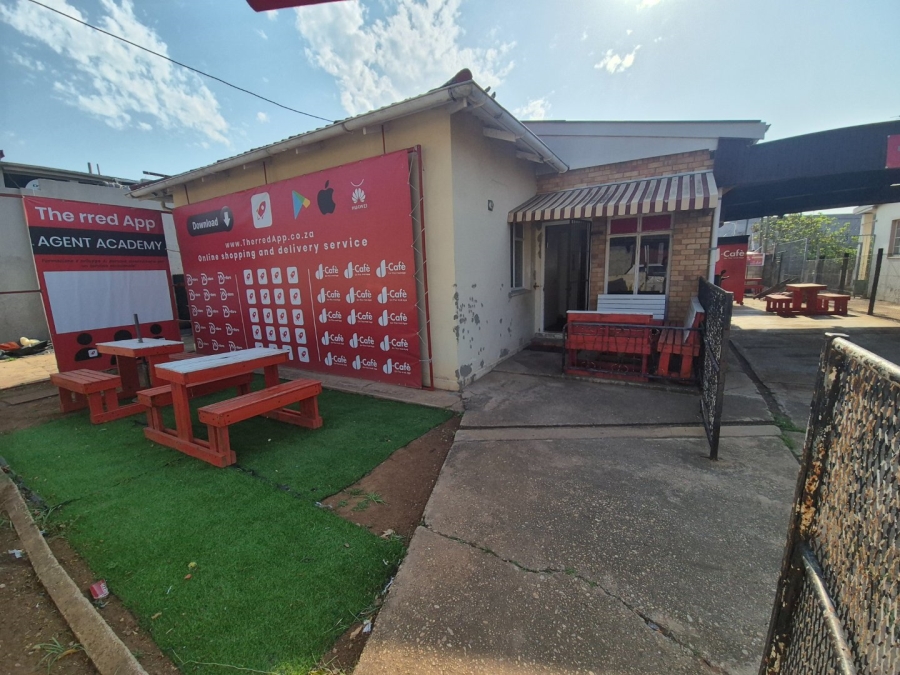 5 Bedroom Property for Sale in Uitenhage Upper Central Eastern Cape